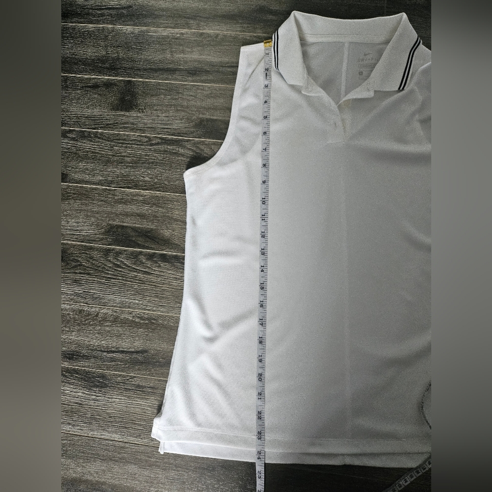 Nike Women's White Sleeveless Tank Top - Picture 7 of 8